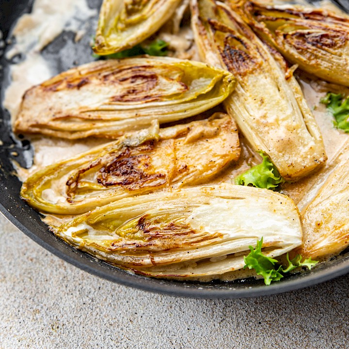 Involtini di cicoria belga