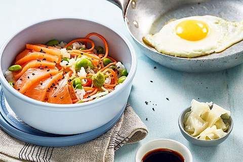 Bowl di riso con salmone